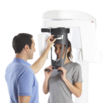 DenTec forhandler Carestreams prisvindende 8100 serie både med 3D- og ceph-løsning. Kontakt os i dag for en snak om 3D panoramarøntgen